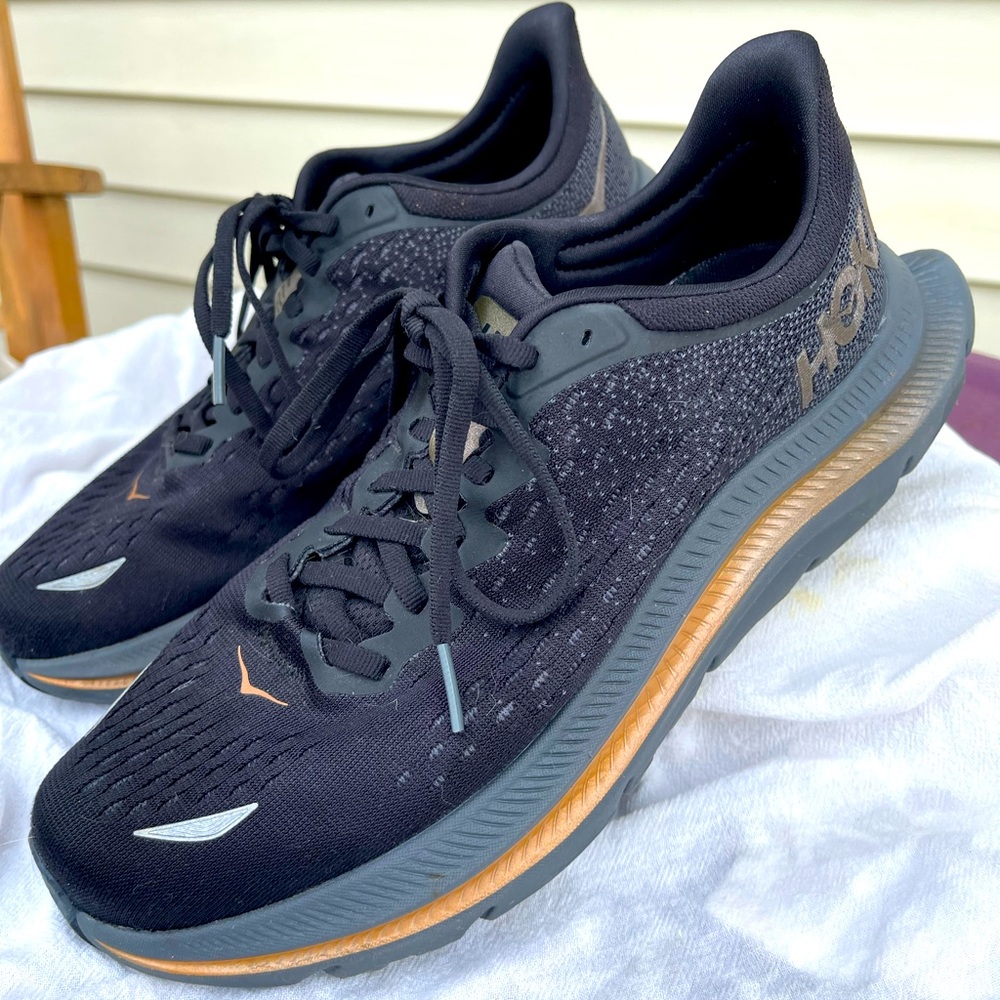 Like new Hoka running sneaker. 8.5 Black